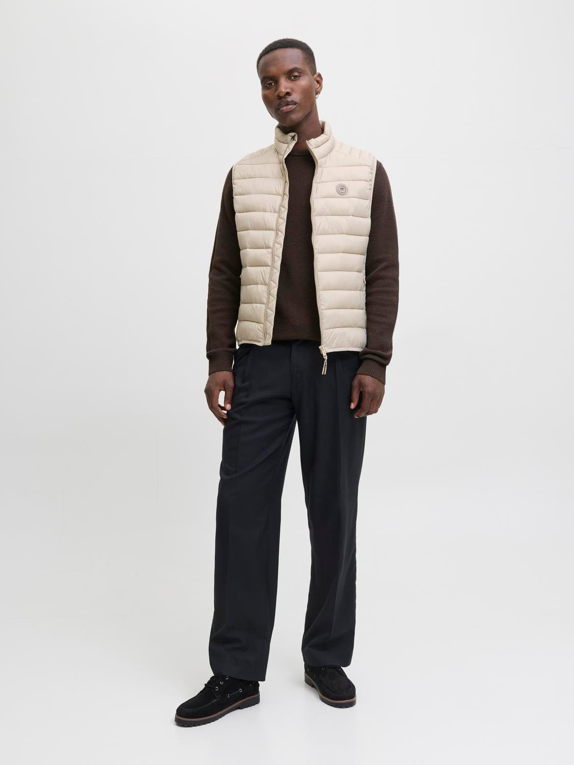 model_shot-front_full